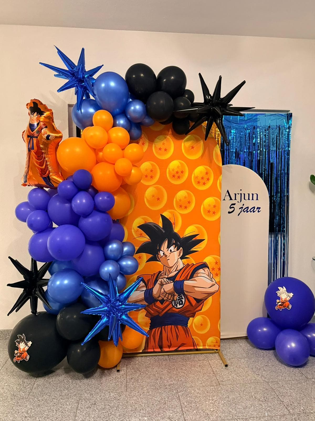 Ballonnenboog in Goku thema